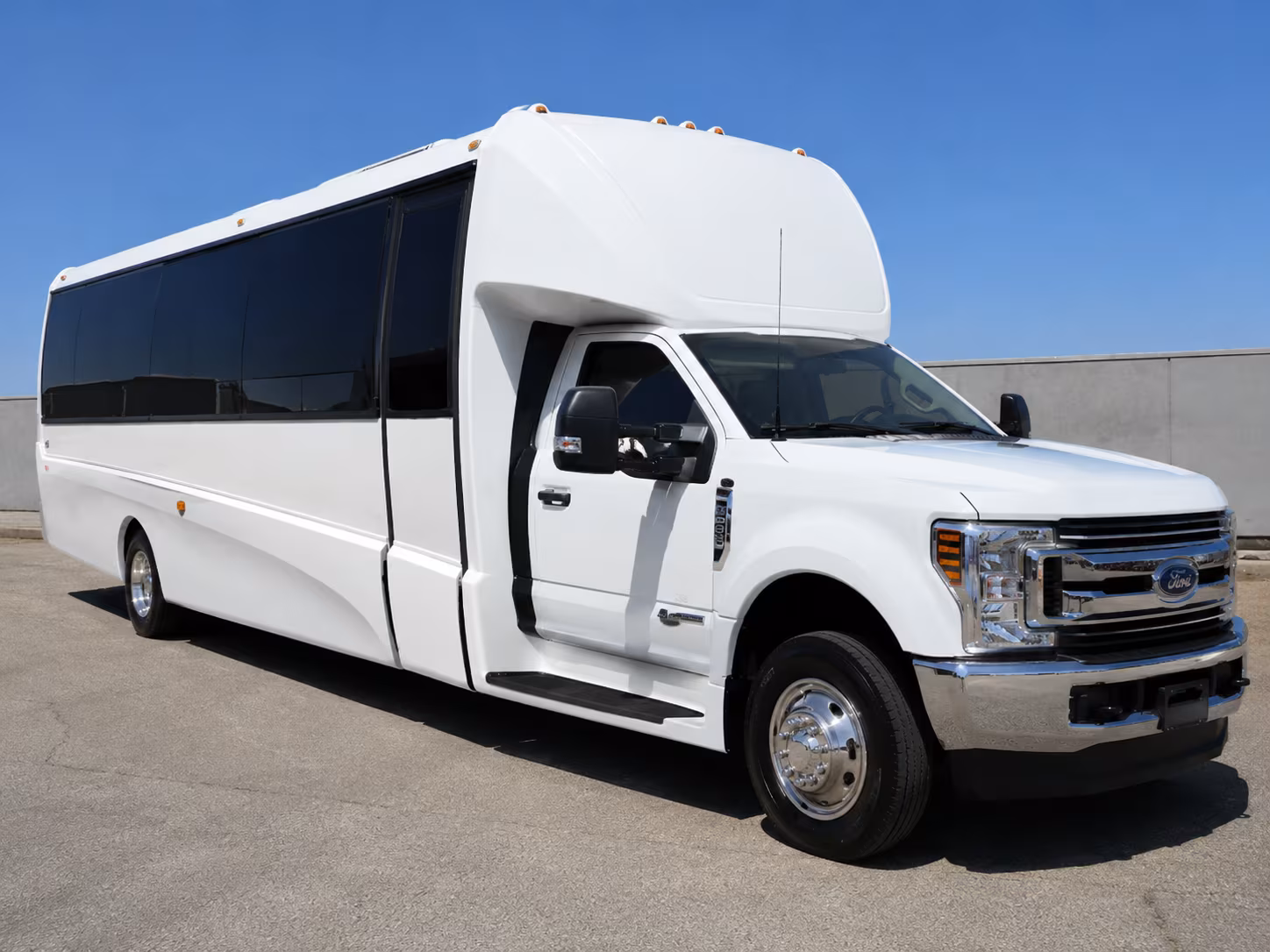 Minneapolis Airport Shuttle & Transportation party bus exterior