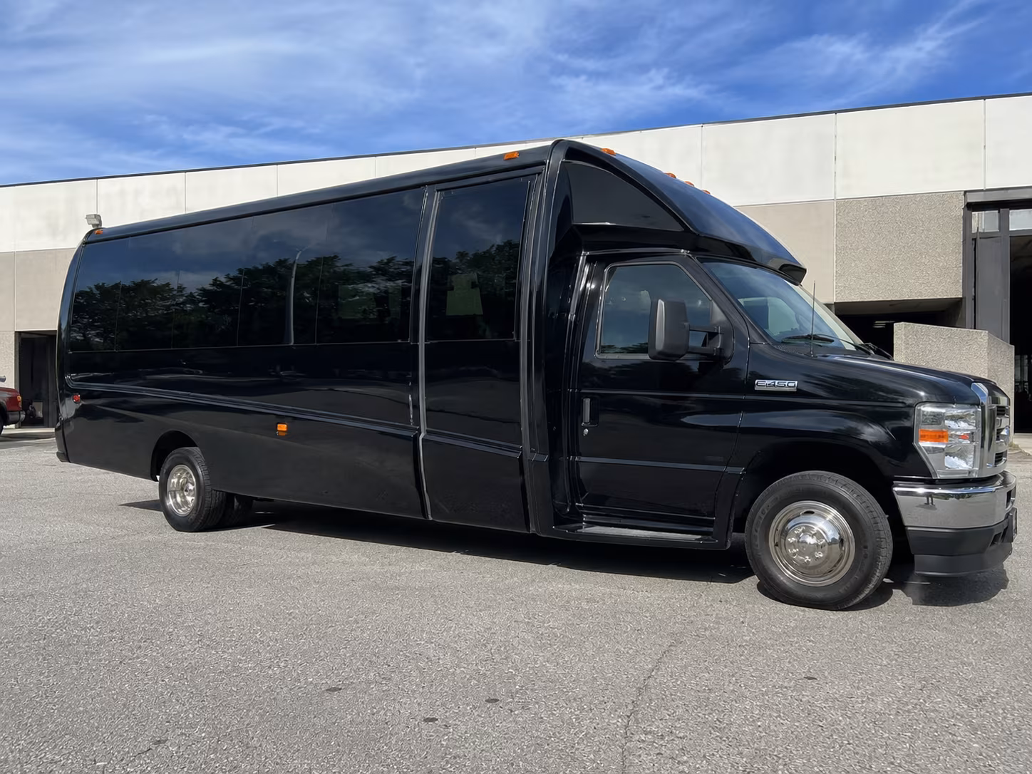 Minneapolis Airport Shuttle & Transportation party bus exterior