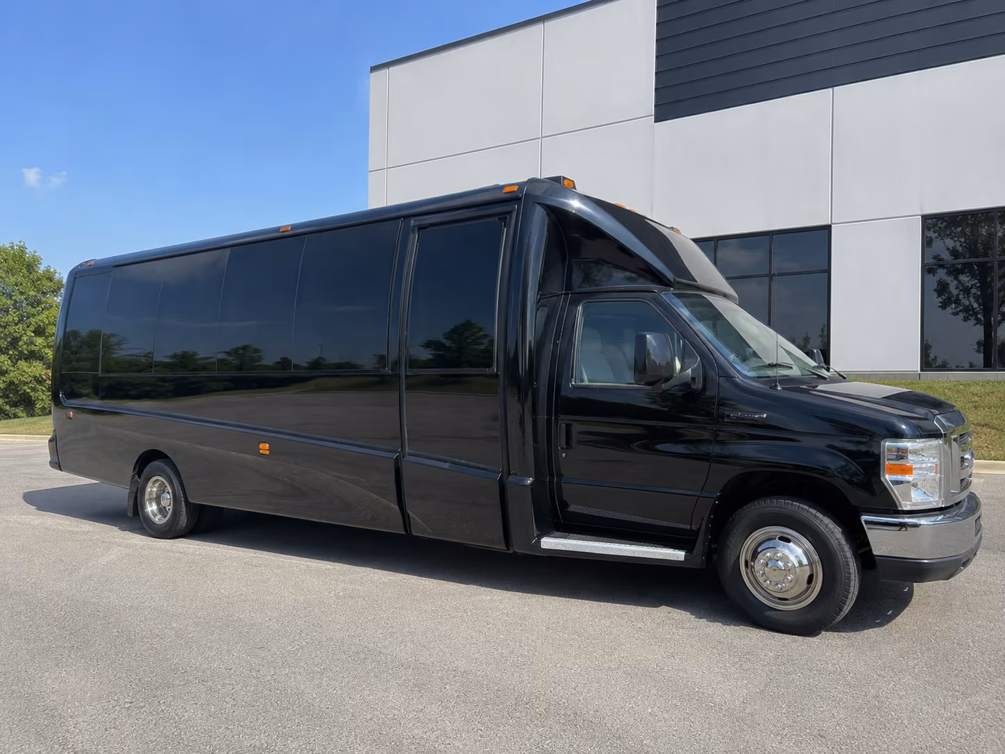 Minneapolis Birthday, Sweet 16, & Quinceañera Transportation party bus exterior