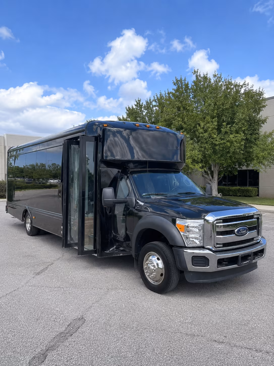Minneapolis Birthday, Sweet 16, & Quinceañera Transportation party bus exterior