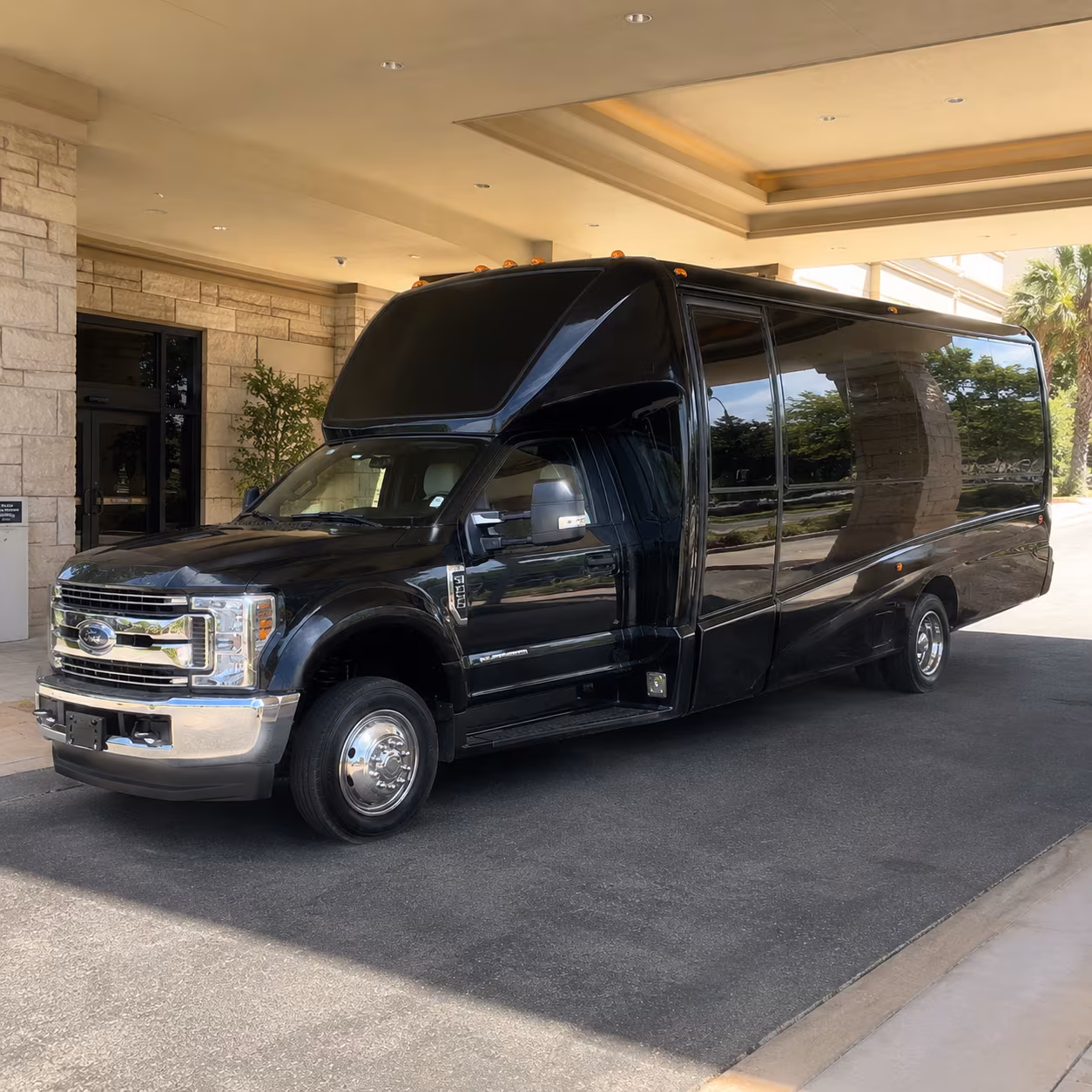 Minneapolis Winery Tour & Pub Crawl Transportation party bus exterior
