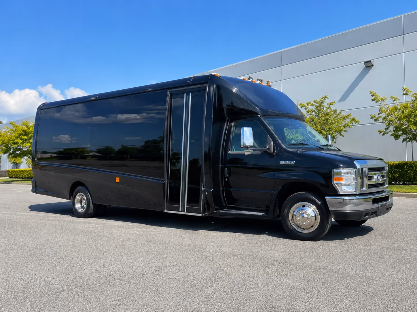 Minneapolis Winery Tour & Pub Crawl Transportation party bus exterior